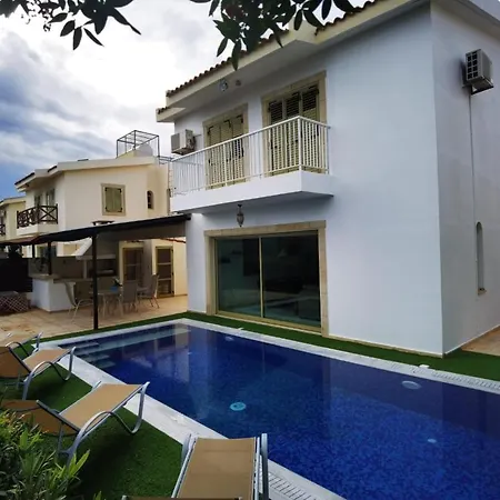 Golden Coast Marina 4 Bed *