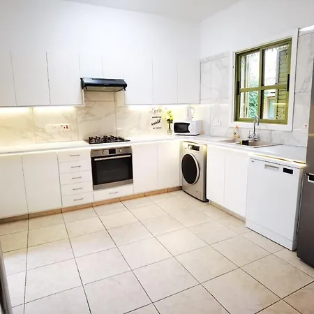Golden Coast Marina 4 Bed *
